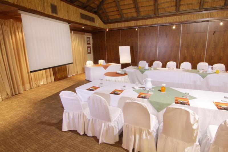 Cresta Mowana Safari Lodge Касане Екстер'єр фото