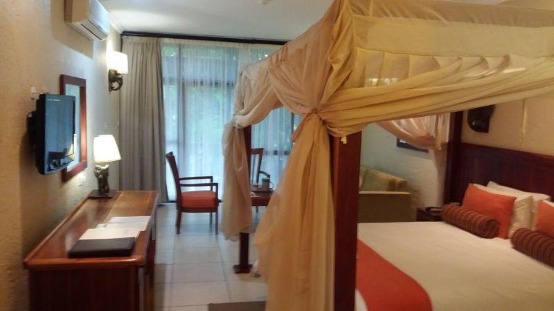 Cresta Mowana Safari Lodge Касане Екстер'єр фото
